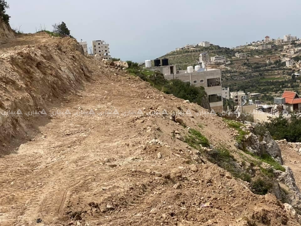 أرض عالية وسط الجبل للبيع