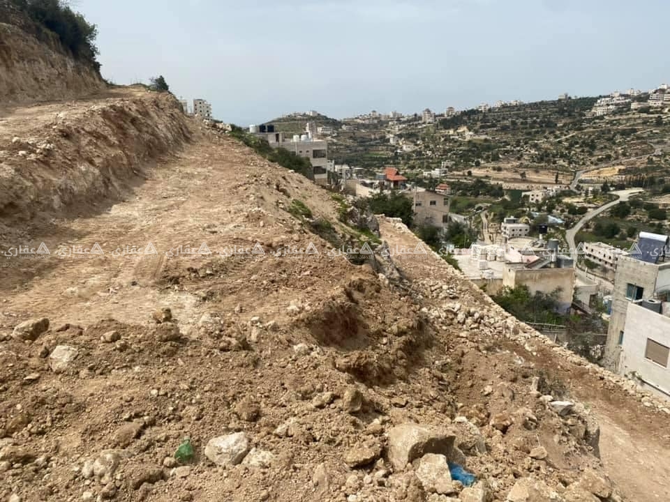 أرض عالية وسط الجبل للبيع