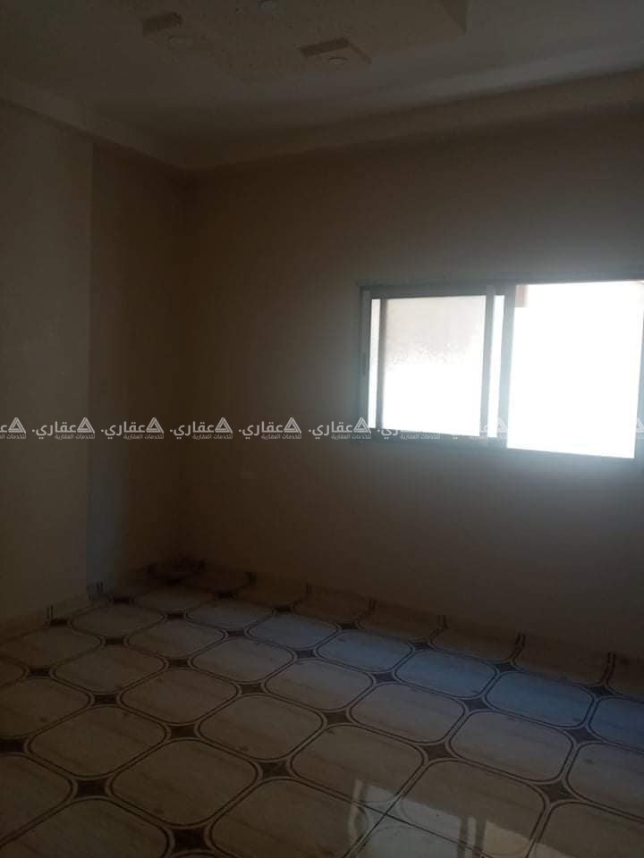 شقة في عمارة سكنية حديثة البناء