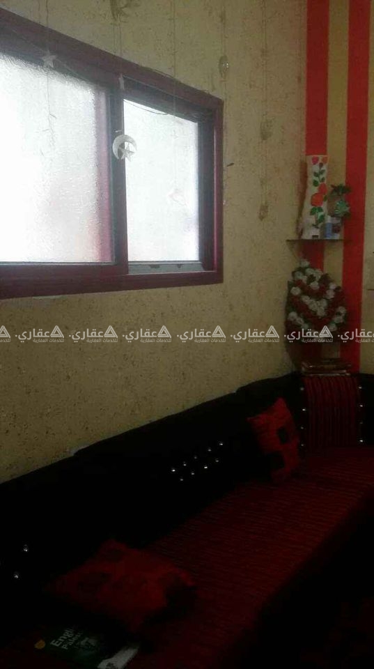 قطعة أرض مبني عليها منزل