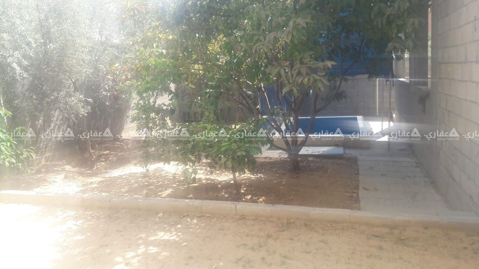 أرض للبيع مبني عليها شقة