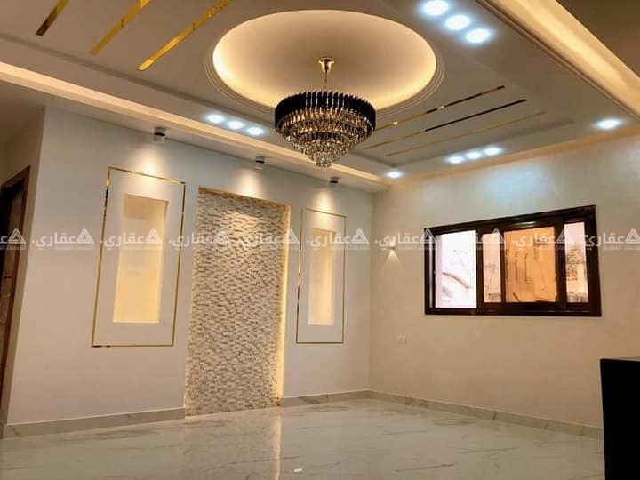 شقة في عمارة حديثة الإنشاء بخدمات مميزة 