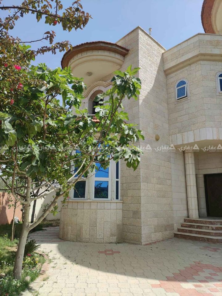 فيلا للبيع شرق البريج