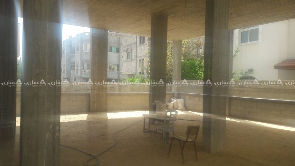 أرض للبيع مبني عليها شقة
