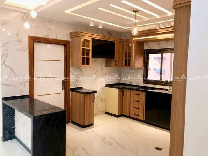 شقة في عمارة حديثة الإنشاء بخدمات مميزة 