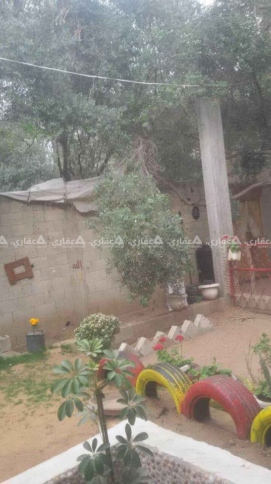 قطعة أرض مبني عليها منزل
