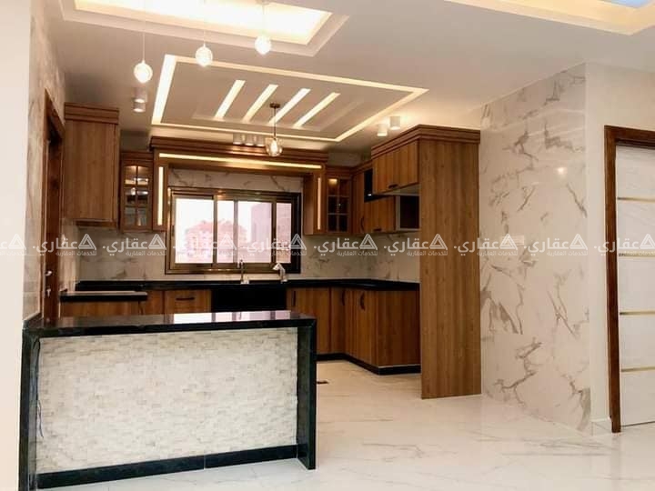 شقة في عمارة حديثة الإنشاء بخدمات مميزة 
