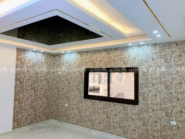 شقة في عمارة حديثة الإنشاء بخدمات مميزة 