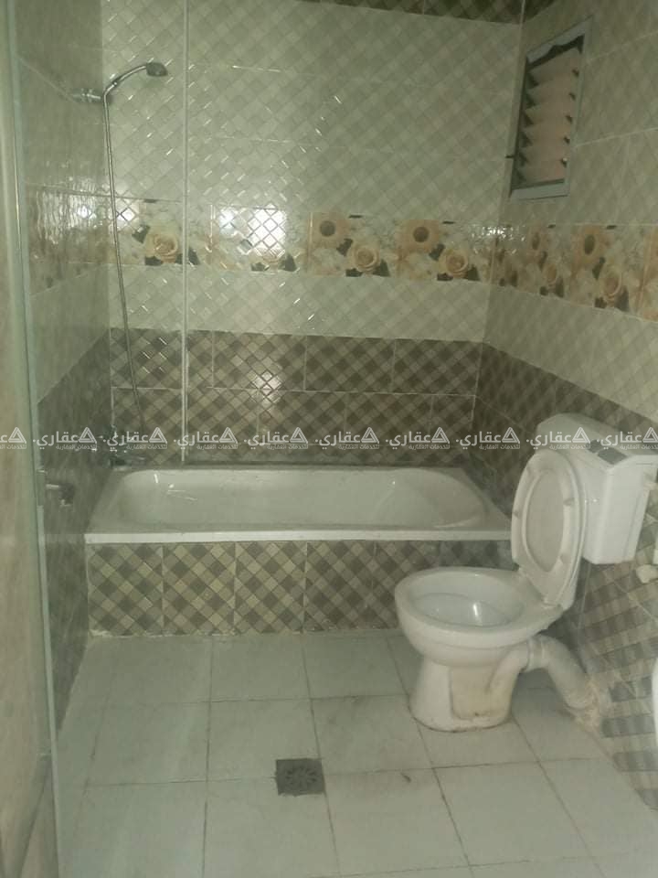 شقة في عمارة سكنية حديثة البناء