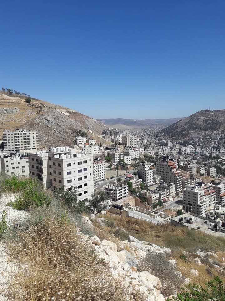 أرض للبناء التجاري 