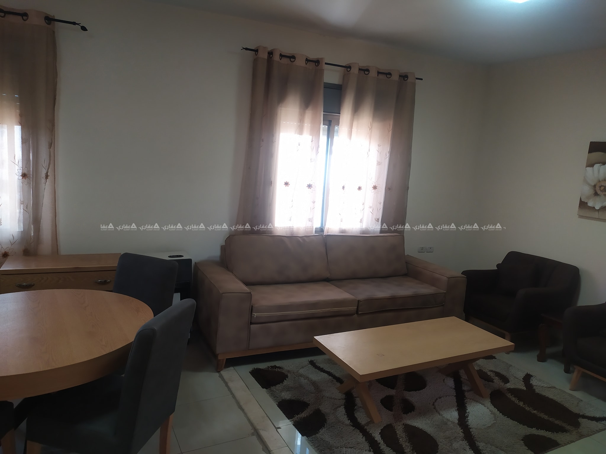 روف مفروش بالكامل بعمارة مميزة للإيجار 