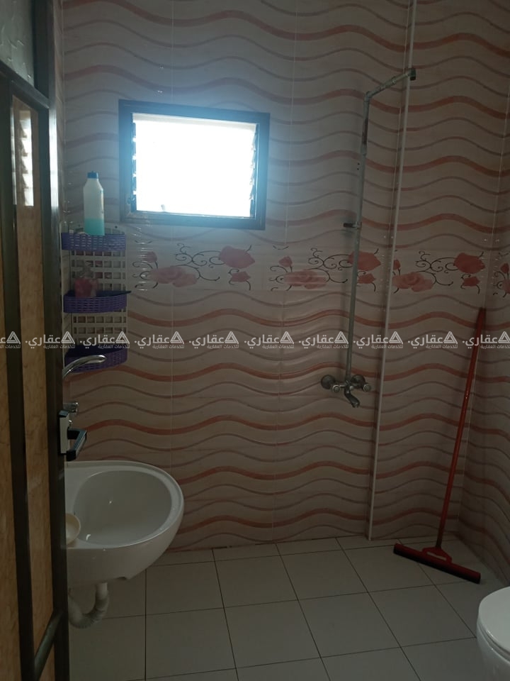 شقة للبيع في عمارة حديثة البناء 