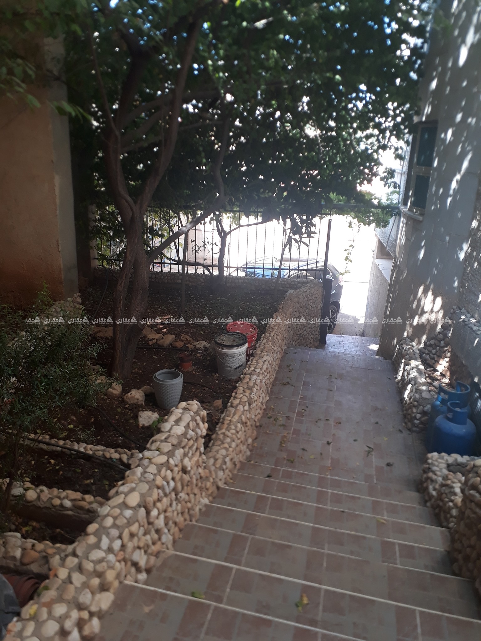 شقة أرضية مع حديقة للبيع  