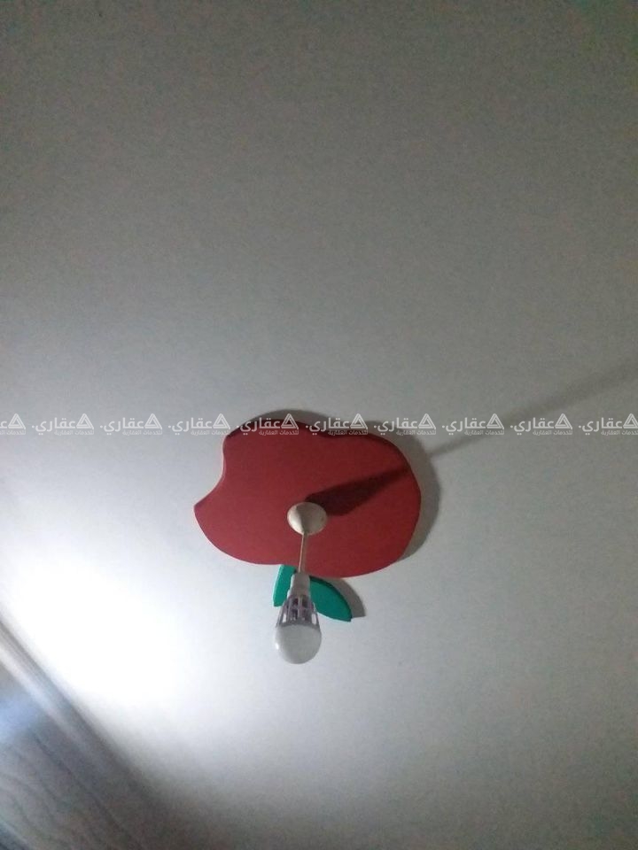 شقه للبيع بسعر مغري مع العفش