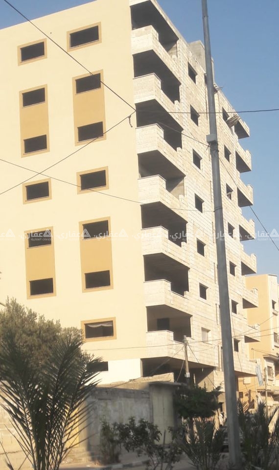 شقة عضم للبيع في عمارة حديثة 