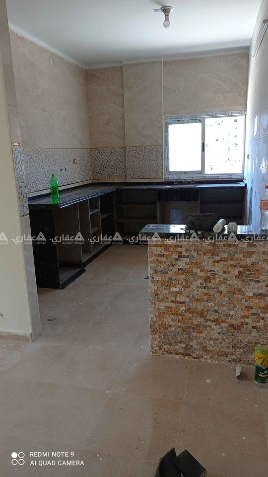 شقة جديدة للإيجار خلف قهوة غبن
