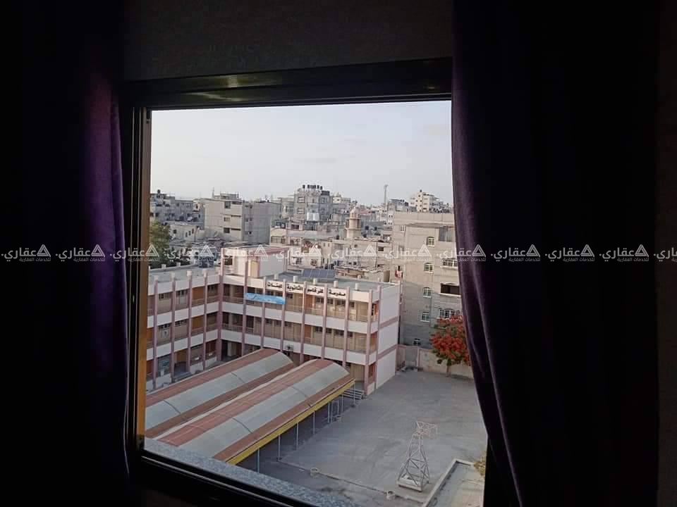 شقه للبيع بسعر مغري مع العفش