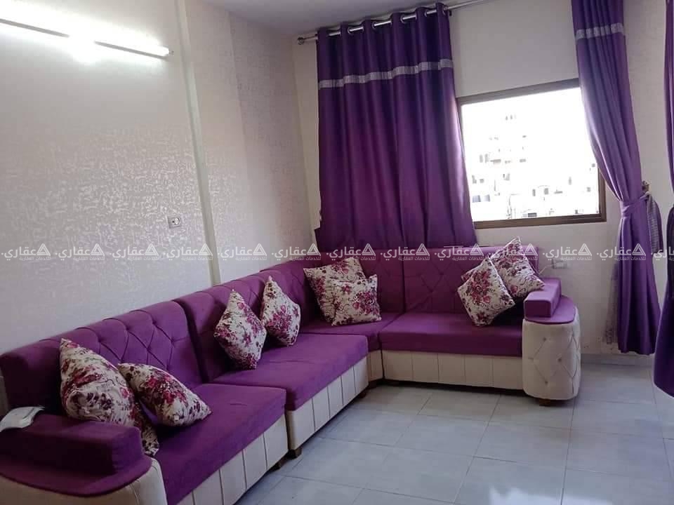 شقه للبيع بسعر مغري مع العفش
