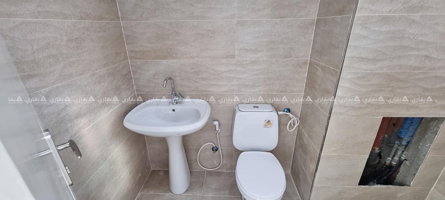 شقة أرضية مع ساحة خارجية للإيجار 