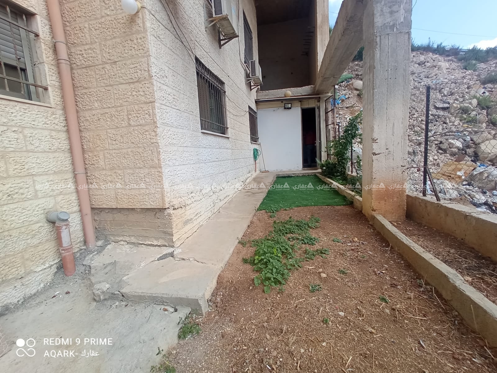 شقة للبيع أرضية مع حديقة وإطلالة جميلة
