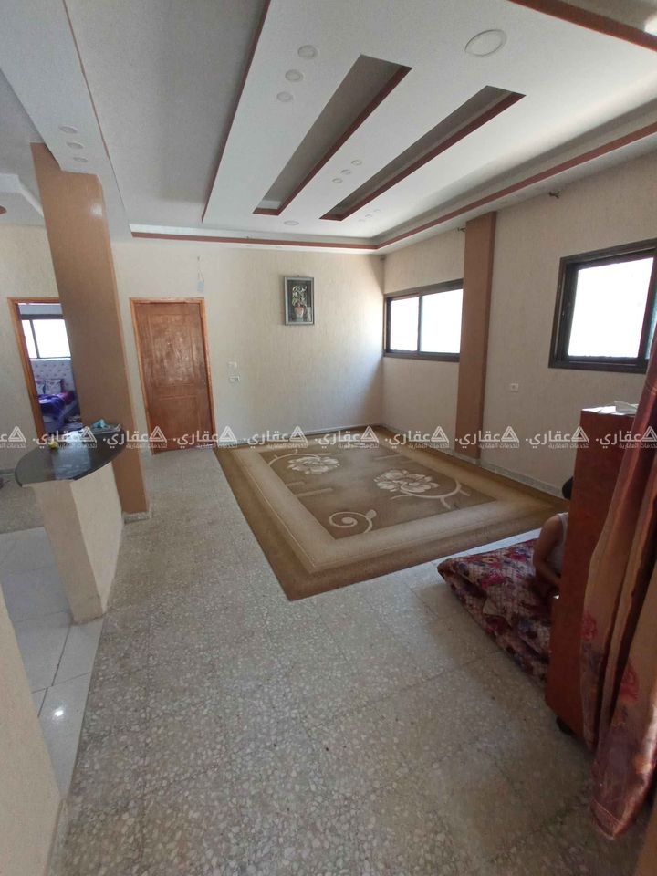 قطعة أرض للبيع يوجد بها بيت باطون