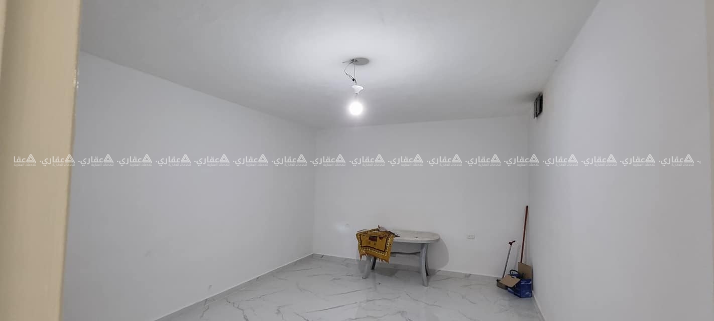 شقة أرضية مع ساحة خارجية للإيجار 