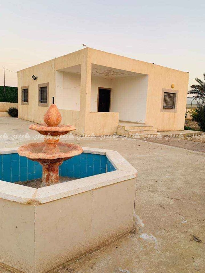 قطعة أرض مع بناء للبيع في العوجا