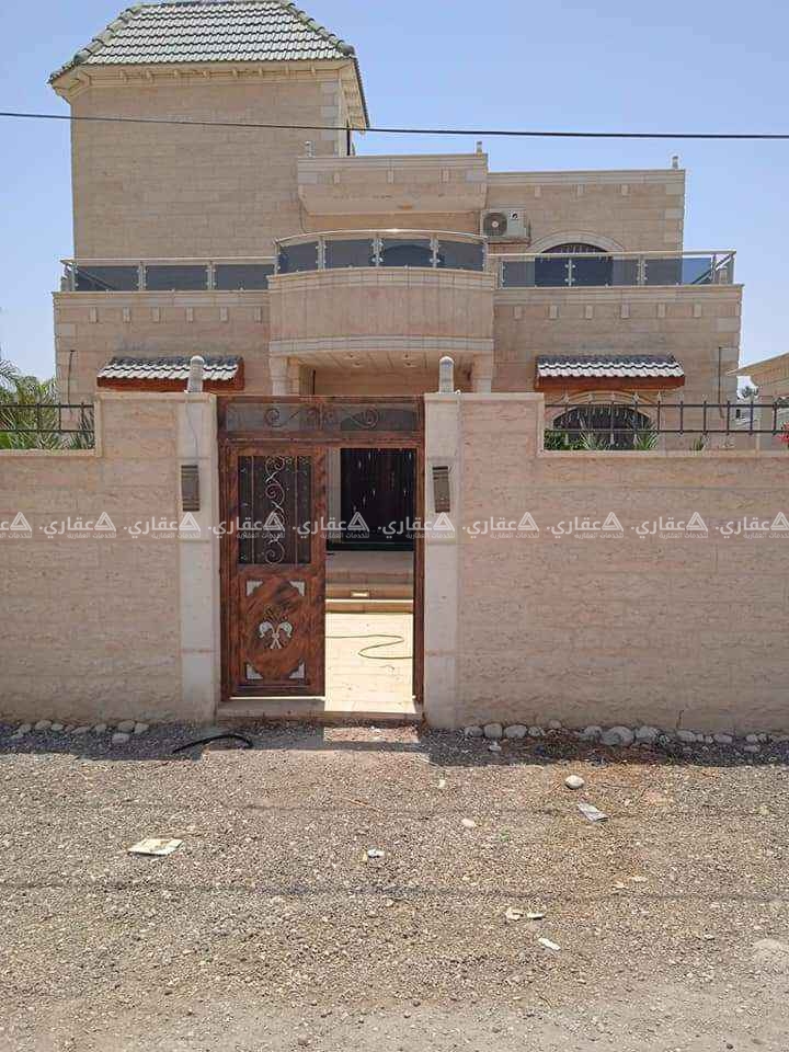 فيلا للبيع  بموقع مميز 