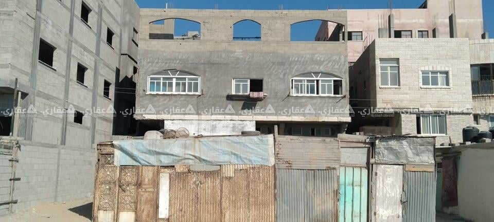 أرض مبني عليها طابقين للبيع
