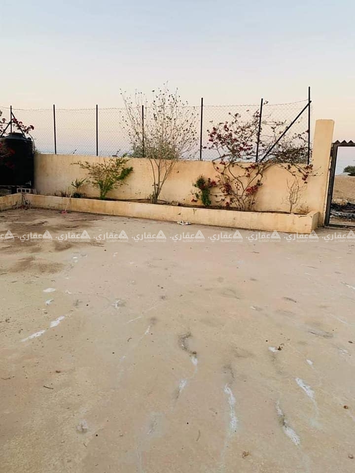 قطعة أرض مع بناء للبيع في منطقة رائعة جداً