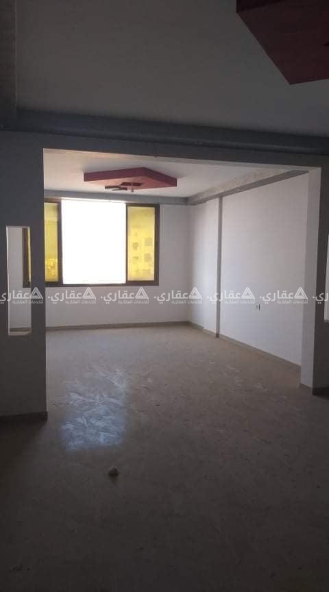 شقة للبيع على الشارع العام
