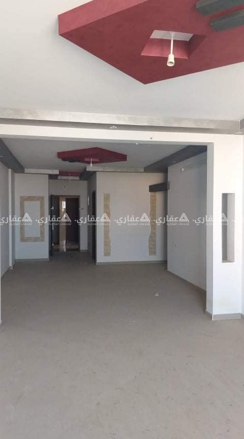 شقة للبيع على الشارع العام