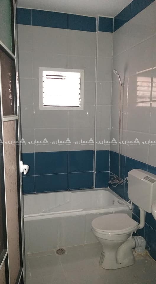 شقة مشطبة سوبر ديلوكس بعمارة سكنية حديثة البناء