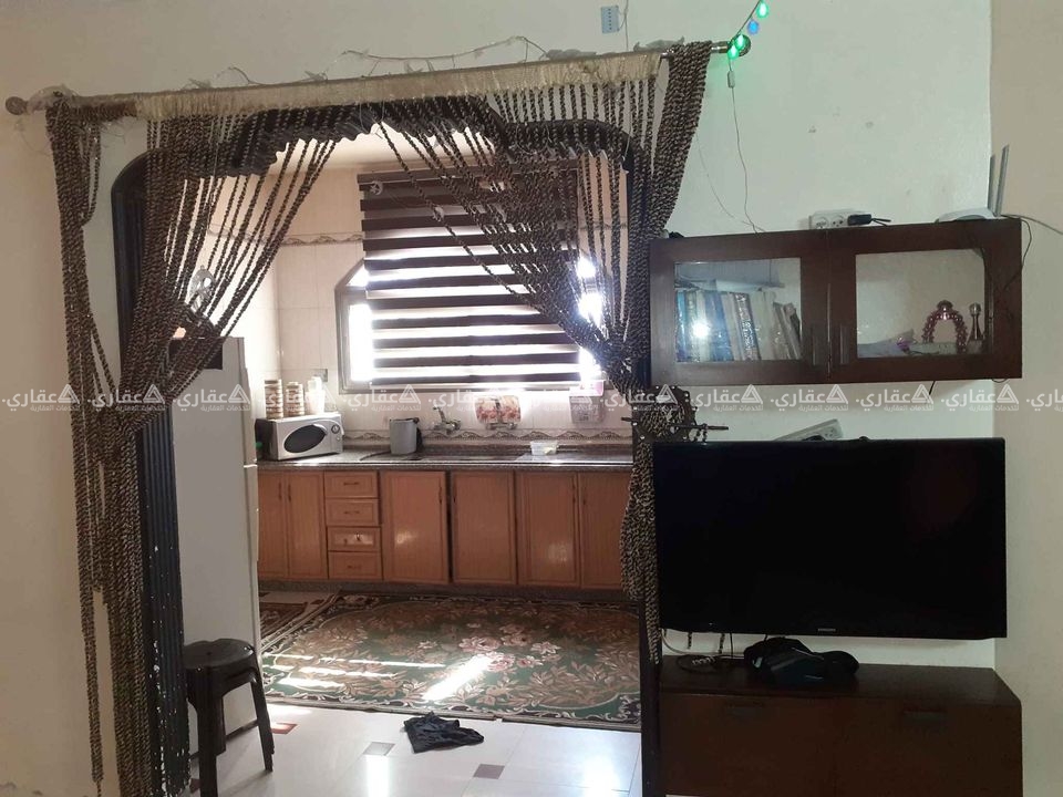 شقة للبيع بموقع مميز وقريب عالبلد