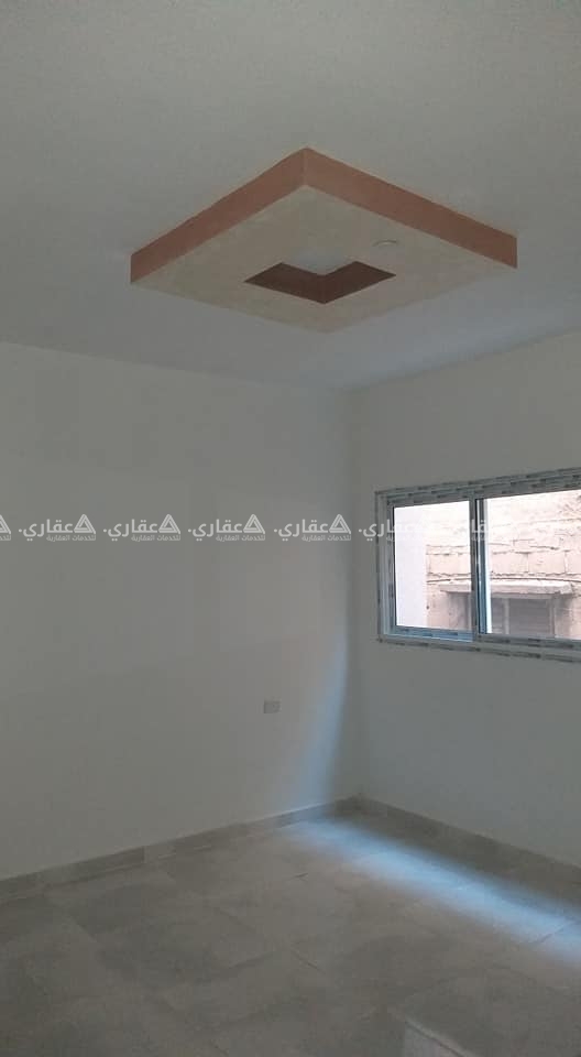 شقة مشطبة سوبر ديلوكس بعمارة سكنية حديثة البناء
