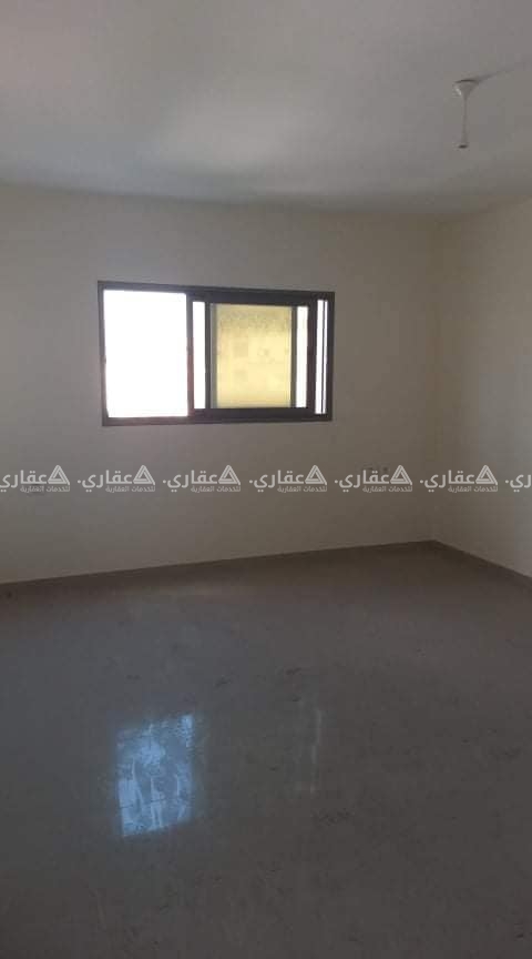 شقة للبيع على الشارع العام
