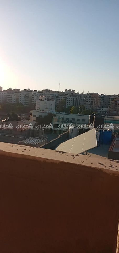روف عظم  في عمارة حديثة
