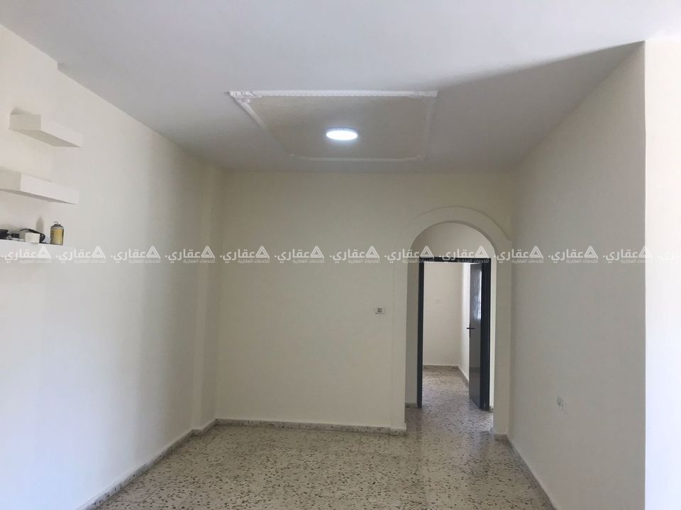 شقة مع مدخل خاص غير مفروشة للإيجار