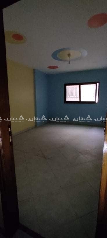 شقة للبيع في عمارة حديثة البناء كاملة الخدمات 
