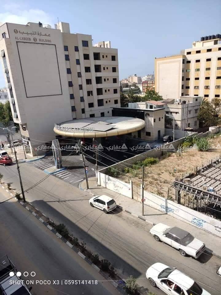 شقه عضم بتطل على شارع الوحدة الرئيسي