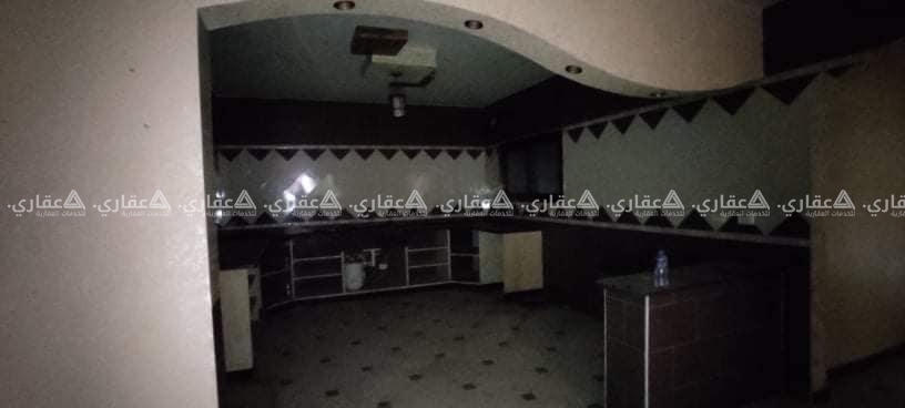 شقة للبيع في عمارة حديثة البناء كاملة الخدمات 
