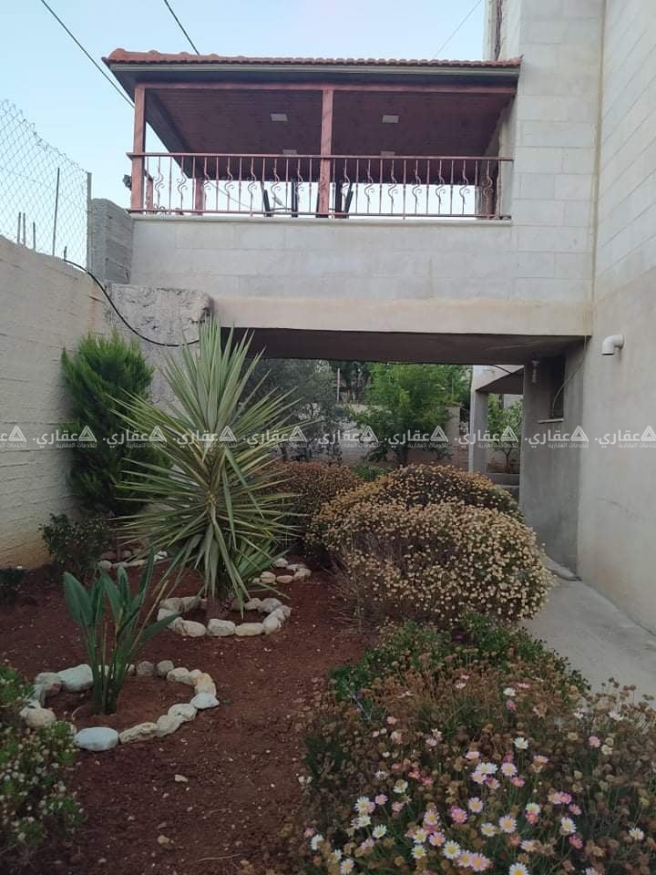 بيت مستقل للبيع في منطقة جميلة و مرتفعة 