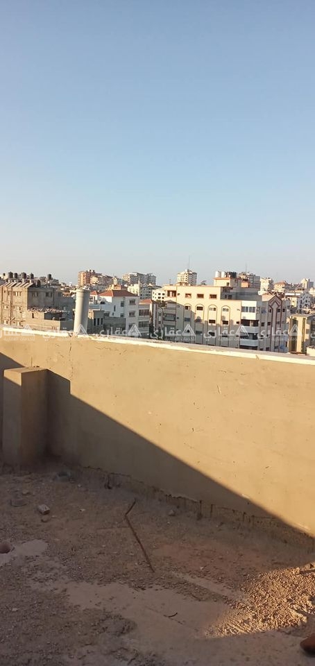 روف عظم  في عمارة حديثة