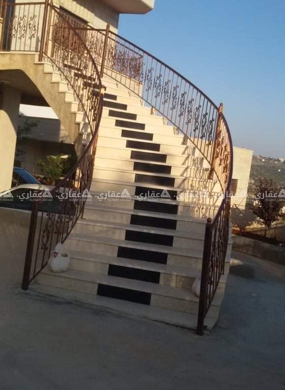 بيت مستقل للبيع في منطقة جميلة و مرتفعة 