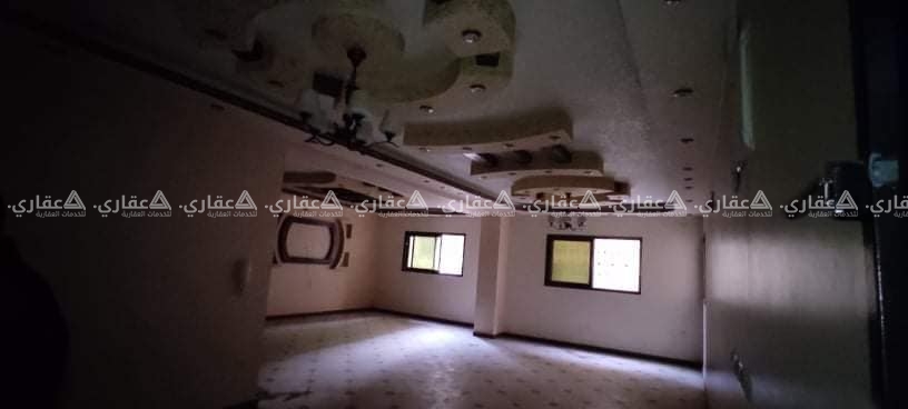 شقة للبيع في عمارة حديثة البناء كاملة الخدمات 