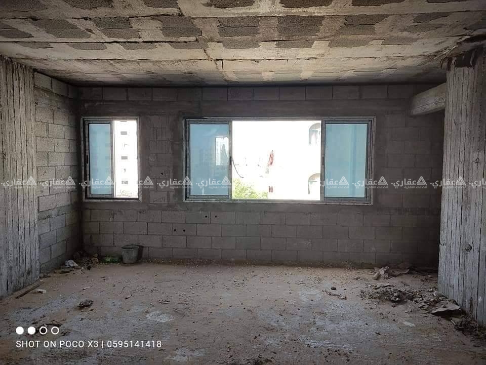 شقه عضم بتطل على شارع الوحدة الرئيسي