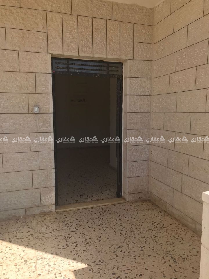 شقة مع مدخل خاص غير مفروشة للإيجار