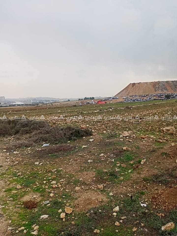 قطعة أرض على شارع الرئيسي بين رفات و بيرنبالا
