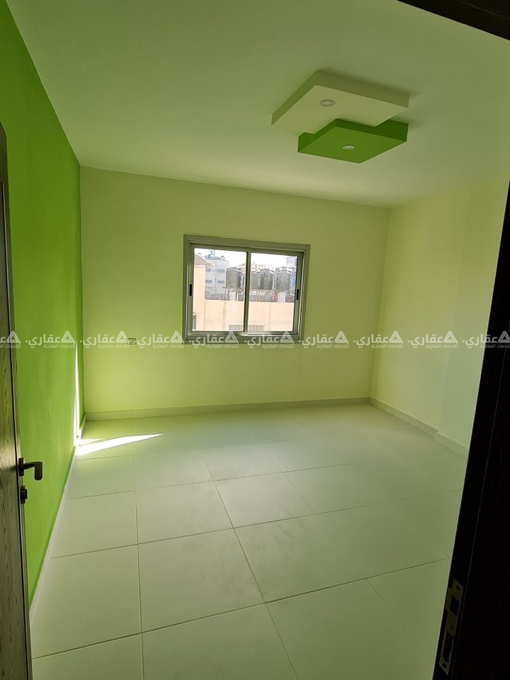شقة  سكنية  للإيجار  مقابل شاورما فهد