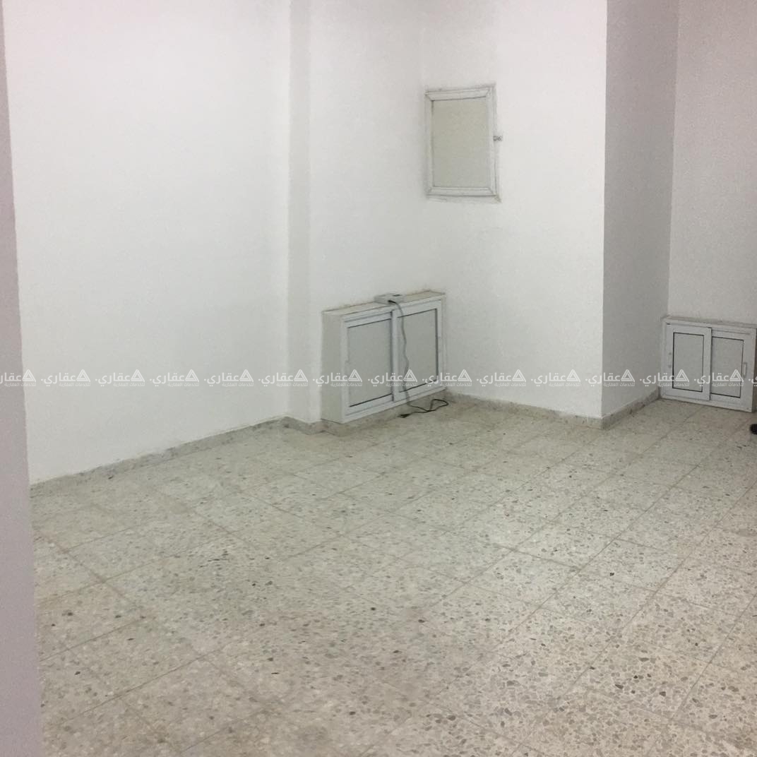 شقة فارغة للإيجار قرب ديوان الموظفين 